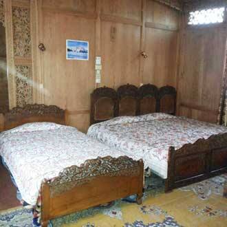 Derbyshire Houseboat, Srinagar 2